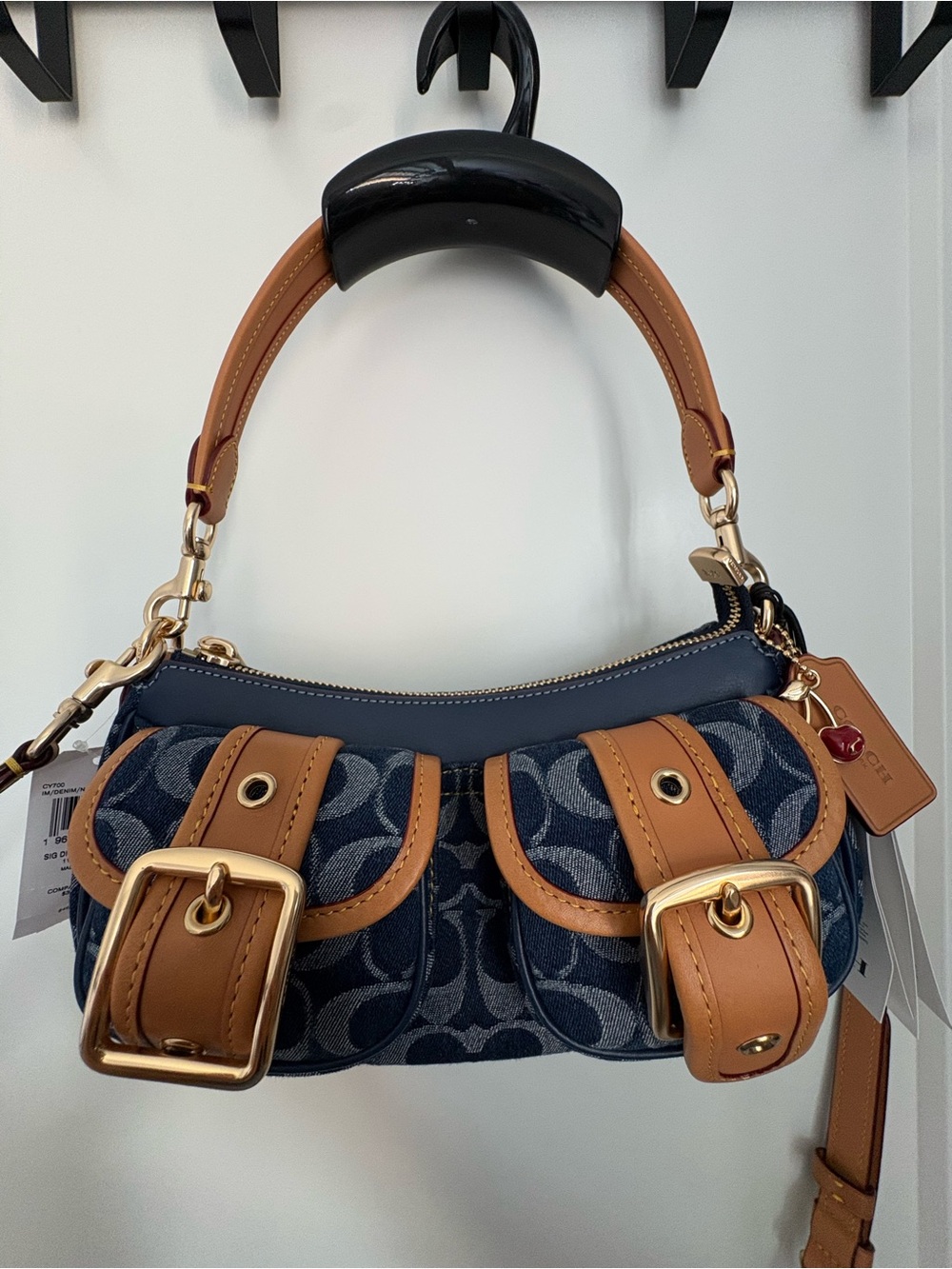 Coach Outlet Signature Denim Ashton Shoulder Bag - Picture 4 of 12